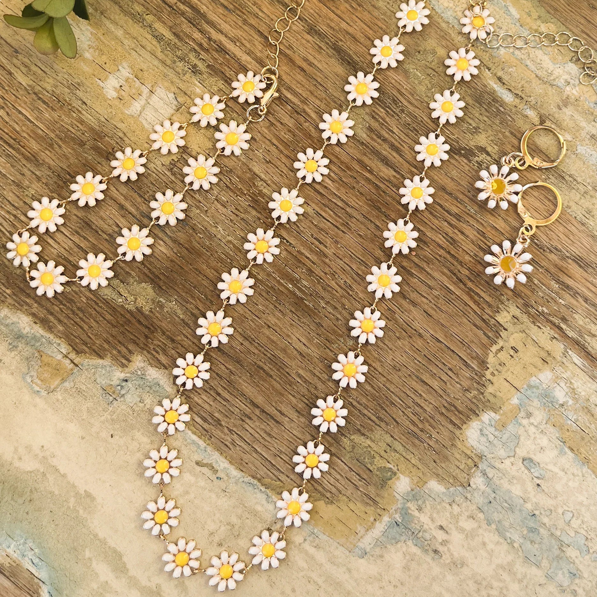 Beautiful Daisy Bracelet, Earrings and Necklace Set